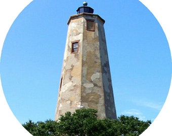 Latarnia morska Bald Head Island | Naklejki | Karolina Północna | Outer Banks | Old Baldy | Dostępne naklejki w kształcie koła o średnicy 2,25&quot;, 3&quot;, 4,5&quot; i 5,5&quot;