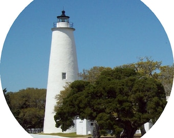 Latarnia morska Ocracoke | Naklejka | Stan | Outer Banks w Karolinie Północnej | Dostępne naklejki w kształcie koła/gwiazdy o wymiarach 1&quot; (48), 1,75&quot; (20), 2,25&quot;, 3&quot;, 4,5&quot;.