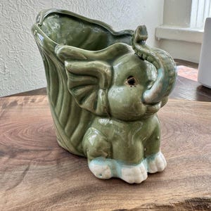 Vintage Green Trunk Up Elephant Figural Planter Leaf Basket Cart 5" x 4" x 3"