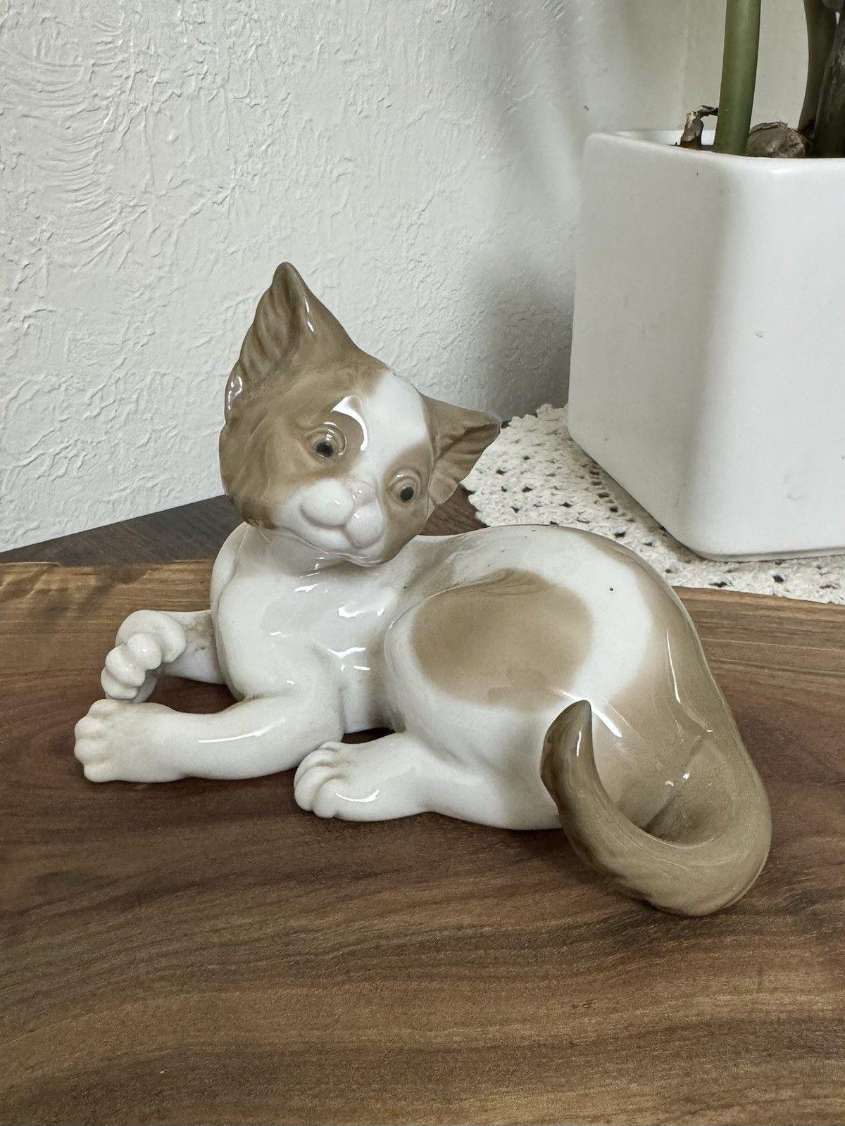 Lladro Surprised Cat Figurine #5114 Retired Porcelain Kitten Spain