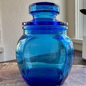 Vintage Anchor Hocking? Blue Glass Apothecary Jar 7" Sealed Rubber Lid