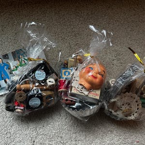 Mystery Grab Bag - Krimskrams - Vintage Müsli Spielzeug - Glänzende Objekte - Krähe Konfetti - Schmuck -Schmuck -Tibits & Ting-a-lings