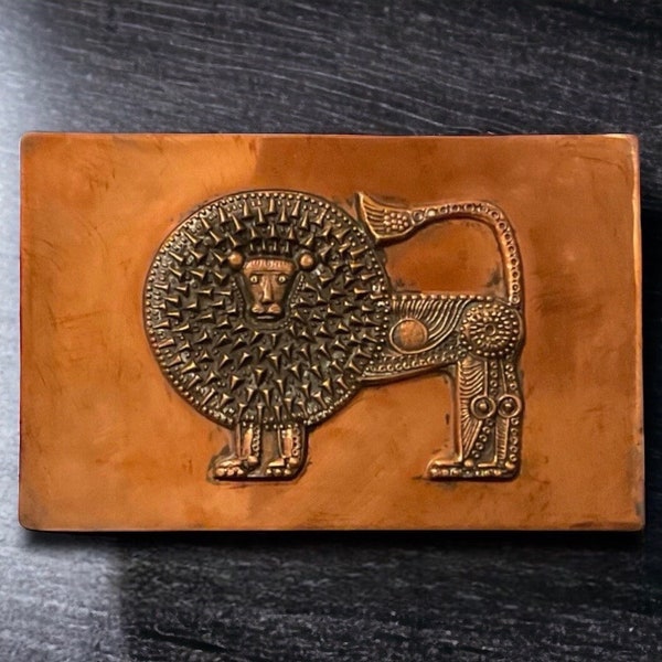 Beautiful, rare Ottó Kopcsányi (1933-2016) hand crafted mid century, marked red copper alloy box with wood inlay and stylized lion relief.