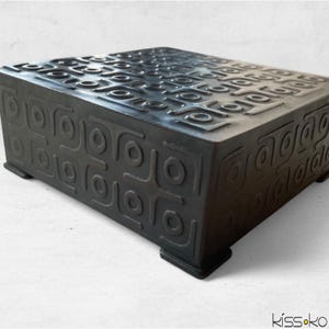 Rare Géza Nausch marked Hungarian Applied Arts Company brutalist bronze trinket jewelry box with modernist geometric relief embellishments.