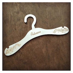 Aangepaste babykleerhanger met naam, gepersonaliseerde kinderhanger, kinderkledinghanger, Kleiderbügel mit Namen, personalisierte Kleiderbügel