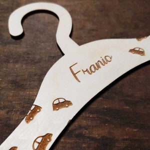 Aangepaste babykleerhanger met naam, gepersonaliseerde kinderhanger, kinderkledinghanger, Kleiderbügel mit Namen, personalisierte Kleiderbügel