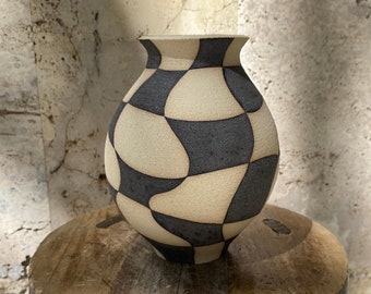 Checkered ceramic vase / Beige ceramic vase with black checkers