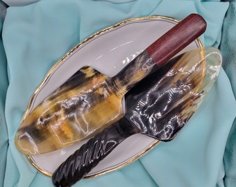 Reveal elegance: Handmade cake server with zebu horn and precious wood - your story, your style!"