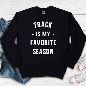 La pista es mi temporada favorita svg, arco svg, pista carrera svg, deportes svg, descarga digital, gameday svg, track fan svg, track svg, svg cut file