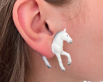 süßer Pferde Ohrring weiß, Pferdeohrring Kinder Damen, doppelseitiger Ohrstecker Pferd, lustiges Geschenk Pferd Pferdeliebhaber Pferdefan