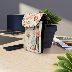 Romantische kleine Handytasche im Retro-Stil mit verstellbarem Riemen und Kartenfächern / Valentinstagsgeschenk