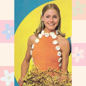 Blommig halternecktopp i vintage-stil - En söt, retro, enkel höghalsad kort skjorta för kvinnor och flickor