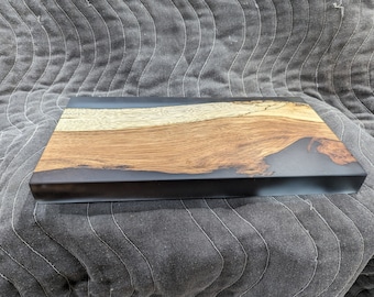 Planche à charcuterie en hickory et résine 13 x 7