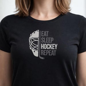 Eishockey Damen T-Shirt Eat Sleep Hockey Repeat, Goalie Maske Design, Hockey Geschenk für Spielerin, Torwart & Fans, XS–3XL