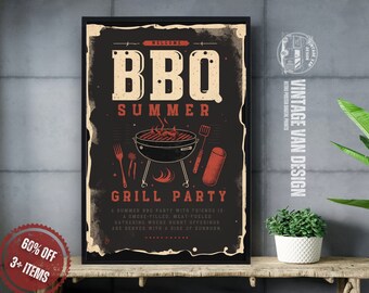 Puede incluir: Un póster de estilo vintage con fondo negro y texto rojo que dice "Bienvenido BBQ Verano Fiesta de Parrilla". El póster presenta una parrilla negra con llamas, una espátula, un tenedor y una lata de cerveza. El texto debajo de la parrilla dice "Una fiesta de barbacoa de verano con amigos es una reunión llena de humo, alimentada por carne donde las ofrendas quemadas se sirven con un lado de quemaduras de sol."