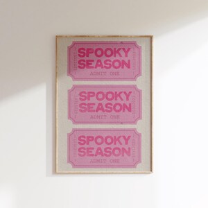 Gruselige Saisonkarte Pink Wand Kunst Halloween Ticket Druck Trendige Wandkunst Herbst Dekor Herbst Dekor Süßer Halloween Druck druckbare Wandkunst