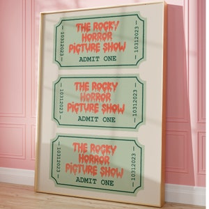 Puede incluir: Tres boletos de estilo vintage con fondo verde y borde blanco. El texto en los boletos dice "The Rocky Horror Picture Show" en letras rojas que gotean. Cada boleto tiene la fecha "10312023" impresa.