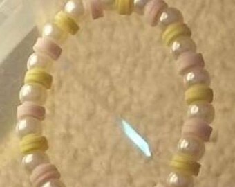 Beaded bracelet with pearls