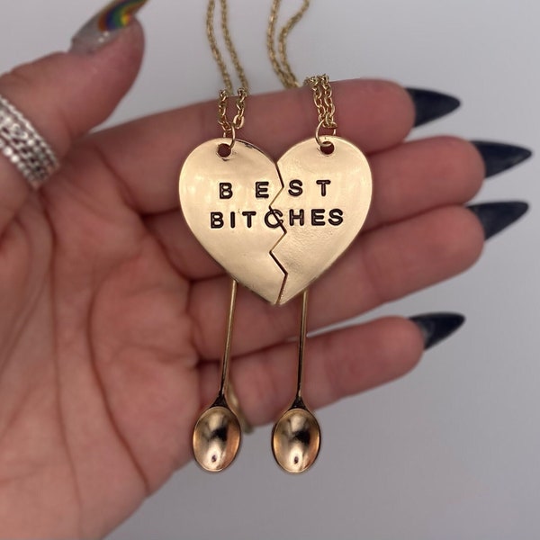 Collier doré mini cuillère « B*itches » Best Friend | Petit pendentif fantaisie deux 2 moitiés de coeur sur chaîne en or Happy Bestie Mates Sisters