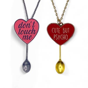 Collar novedoso con forma de corazón &quot;No me toques&quot;, &quot;Lindo pero psicópata&quot; / Colgante de cuchara pequeña/mini, cadena larga de oro negro / Corazón rojo, amor, divertido e ingenioso