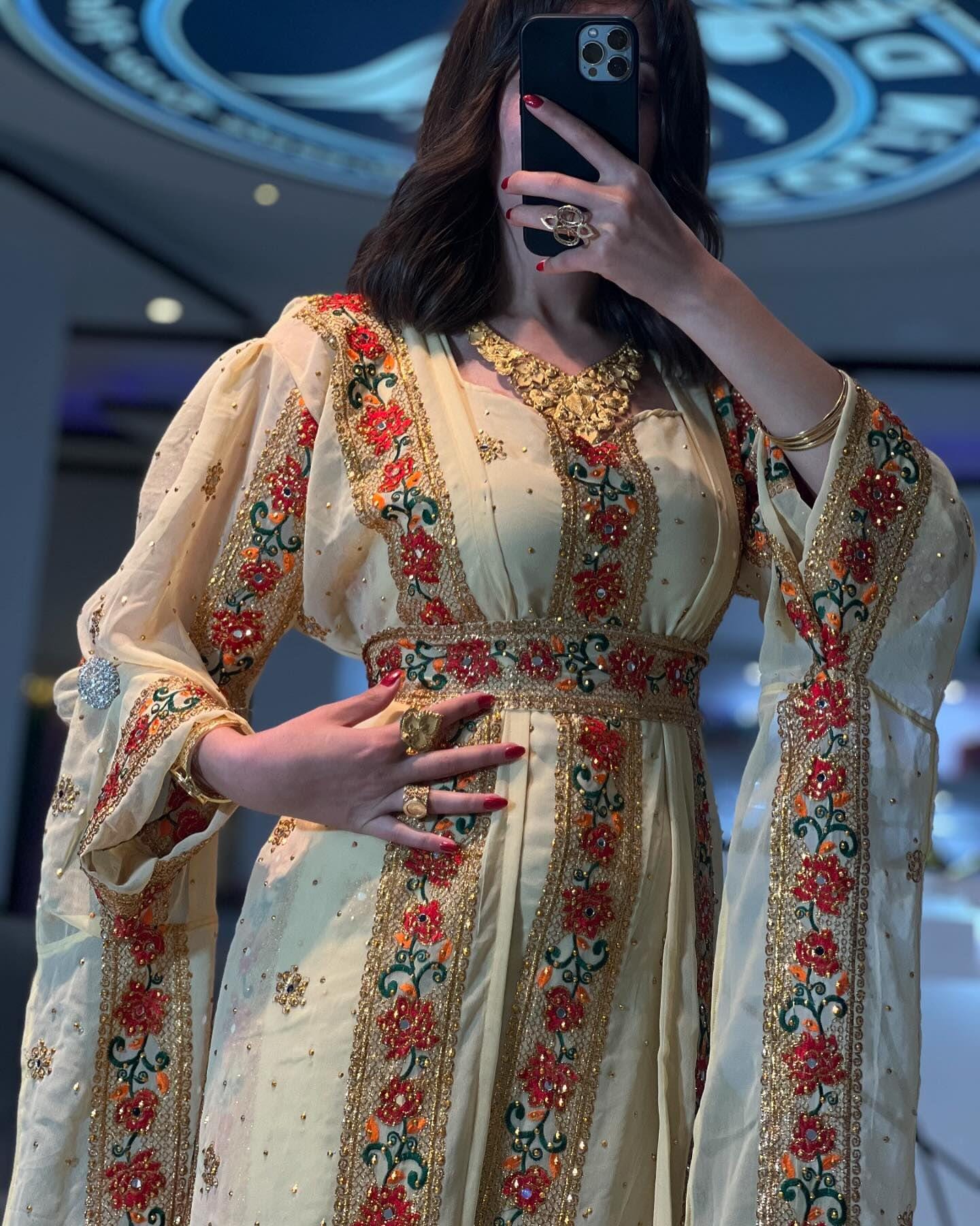 green emerald velvet dress Sultana Luxury Modest Set main image 0