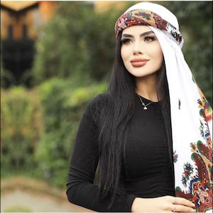 Traditional Kurdish Scarf , Mardin Regional Hamavi Tasseled Shawl , Scarf , Skerchief. It is suitable for daily use. 90*90 measured.