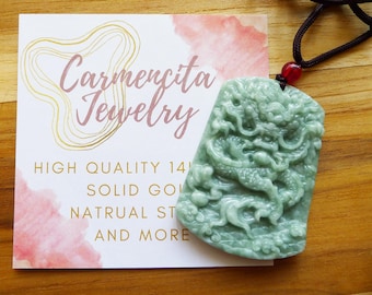 翡翠の龍ペンダント：緑と黒の石の彫刻、お守り - Etsy 日本