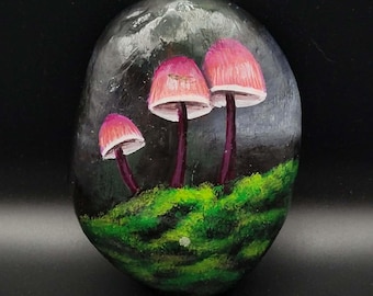Decoración de piedra con forma de hongo pintada a mano