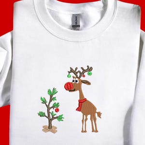 Geborduurd kerstsweater met rendier
