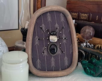 Escultura de cuentas y alambre de hormiga, joyería reciclada en plata y negro