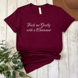 Heathers Shirt | Movie Quote T-Shirt | Sarcastic Funny Shirt | 80s Retro Cult Film Fan Gift | Unisex Tee | F*ck Me Gently With a Chainsaw Bild 4