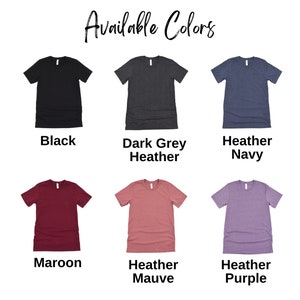 Peut inclure: Six t-shirts de diff&eacute;rentes couleurs&nbsp;: noir, gris fonc&eacute; chin&eacute;, bleu marine chin&eacute;, bordeaux, mauve chin&eacute; et violet chin&eacute;. Couleurs disponibles.