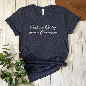 Heathers Shirt | Movie Quote T-Shirt | Sarcastic Funny Shirt | 80s Retro Cult Film Fan Gift | Unisex Tee | F*ck Me Gently With a Chainsaw Bild 5