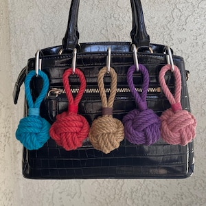 Nautical bag charm, Monkey Fist Keychain, Sailor key holder, Stylish bag charm for purse, Beach tote accessories, Nautical knot keychain.