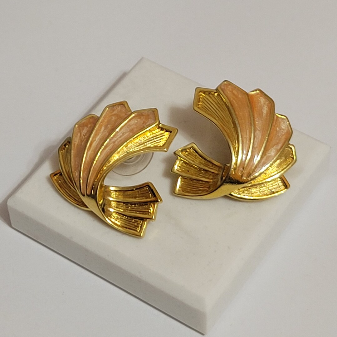 Vintage Avon Earrings Peach Swirl Enamel Gold Tone Fan Style Earrings