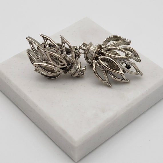 Vintage Lisner Silver Tone Leaf Bouquet Clip On E… - image 1