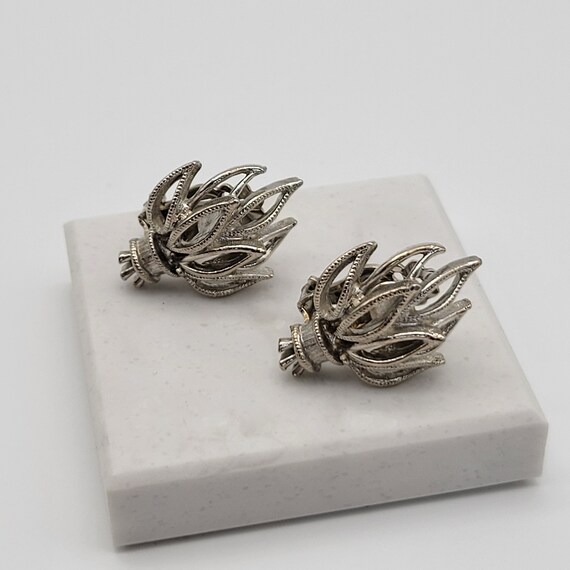 Vintage Lisner Silver Tone Leaf Bouquet Clip On E… - image 3