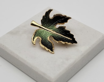 Vintage Gold Tone Metal Maple Leaf Brooch Pin Green Enamel