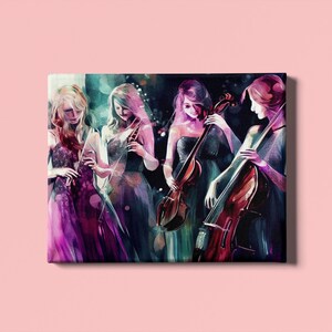 Puede incluir: Cuatro mujeres con vestidos coloridos tocan instrumentos de cuerda. La mujer de la derecha toca un violonchelo, mientras que las otras tres tocan violines. El fondo es un diseño borroso y abstracto.