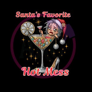 Puede incluir: Gráfico humorístico con un personaje de dibujos animados en una copa de martini, con un gorro de Papá Noel y sosteniendo una bebida. El texto dice "Santa's Favorite Hot Mess" en rojo y blanco. Un tacón de aguja plateado está al lado del vaso.