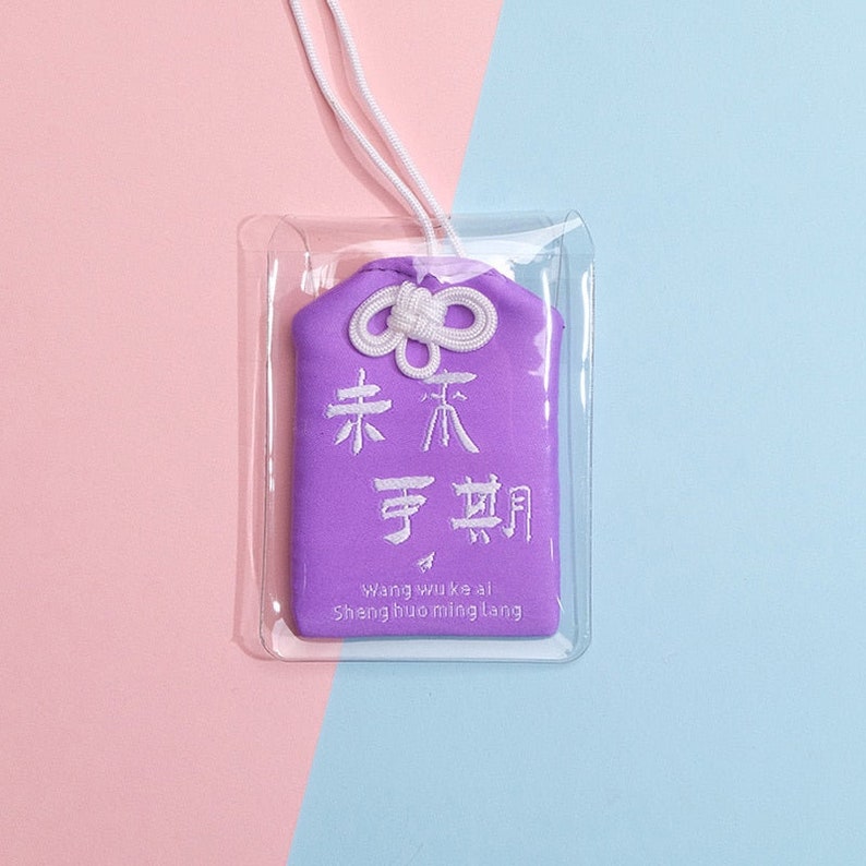 Omamori Portafortuna Giapponese - Amuleto Per Salute, Ricchezza E Amore - Ciondolo In Cotone 4x6cm Con Cordoncino, Regalo Portachiavi