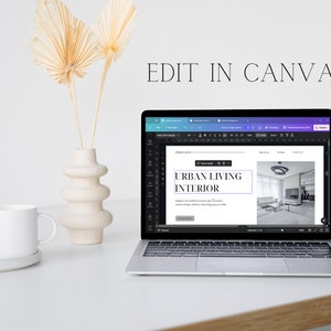 Pu&ograve; includere: Un computer portatile che mostra un design di sito web in Canva. Il sito web &egrave; per un'azienda di interior design e presenta il testo "Urban Living Interior".