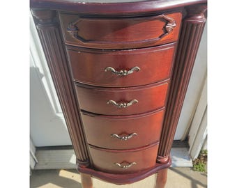 Armario joyero de pie de estilo vintage con acabado en madera de cerezo, 4 cajones y tapa abatible con espejo.