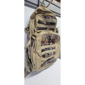 Mochila táctica Fieldline Mossy Oak Camo color canela para caza y senderismo con sistema MOLLE. imagen 2