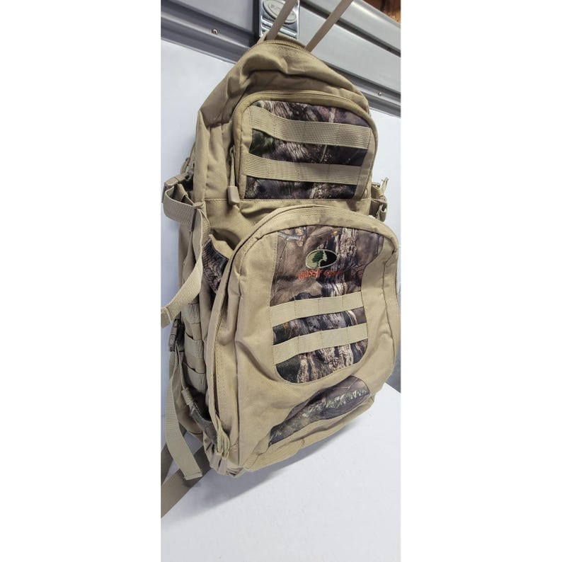 Mochila táctica Fieldline Mossy Oak Camo color canela para caza y senderismo con sistema MOLLE. imagen 2
