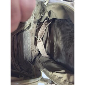Mochila táctica Fieldline Mossy Oak Camo color canela para caza y senderismo con sistema MOLLE. imagen 12