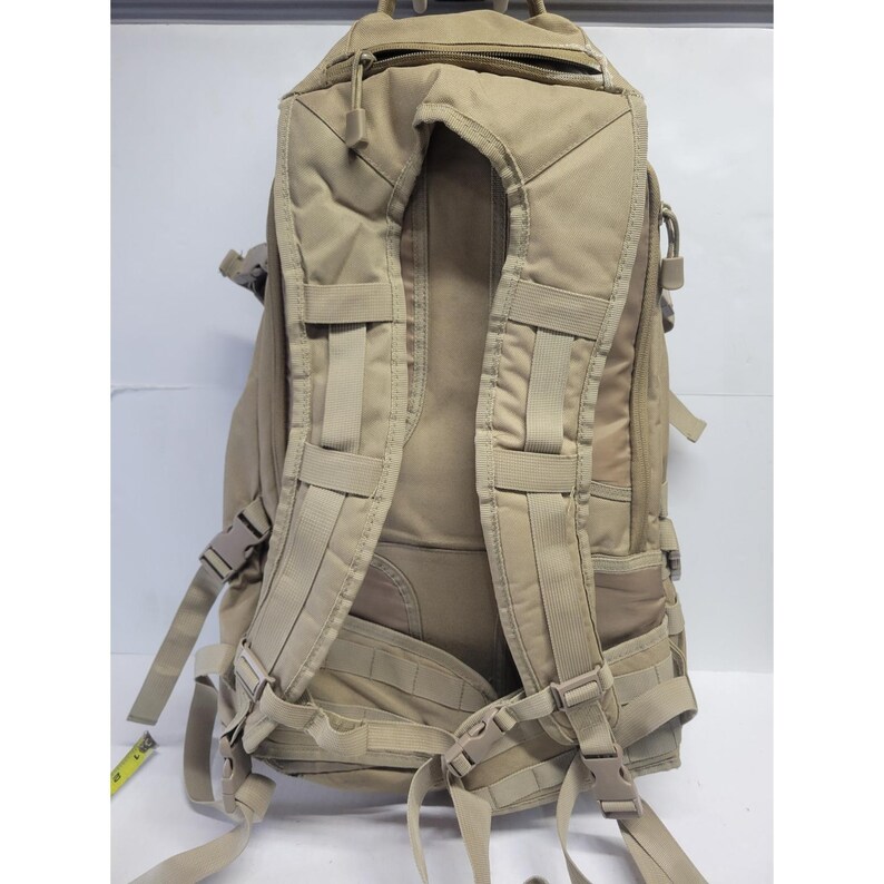 Mochila táctica Fieldline Mossy Oak Camo color canela para caza y senderismo con sistema MOLLE. imagen 16