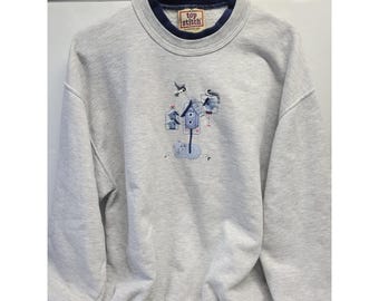 Felpa vintage con cuciture a vista, motivo "Morning Sun" grigio, casetta per uccelli e gatto ricamati, taglia L.