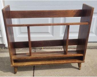 Estantería para discos de madera estilo moderno de mediados de siglo, con patas cónicas, color marrón, 71 cm (28 pulgadas).