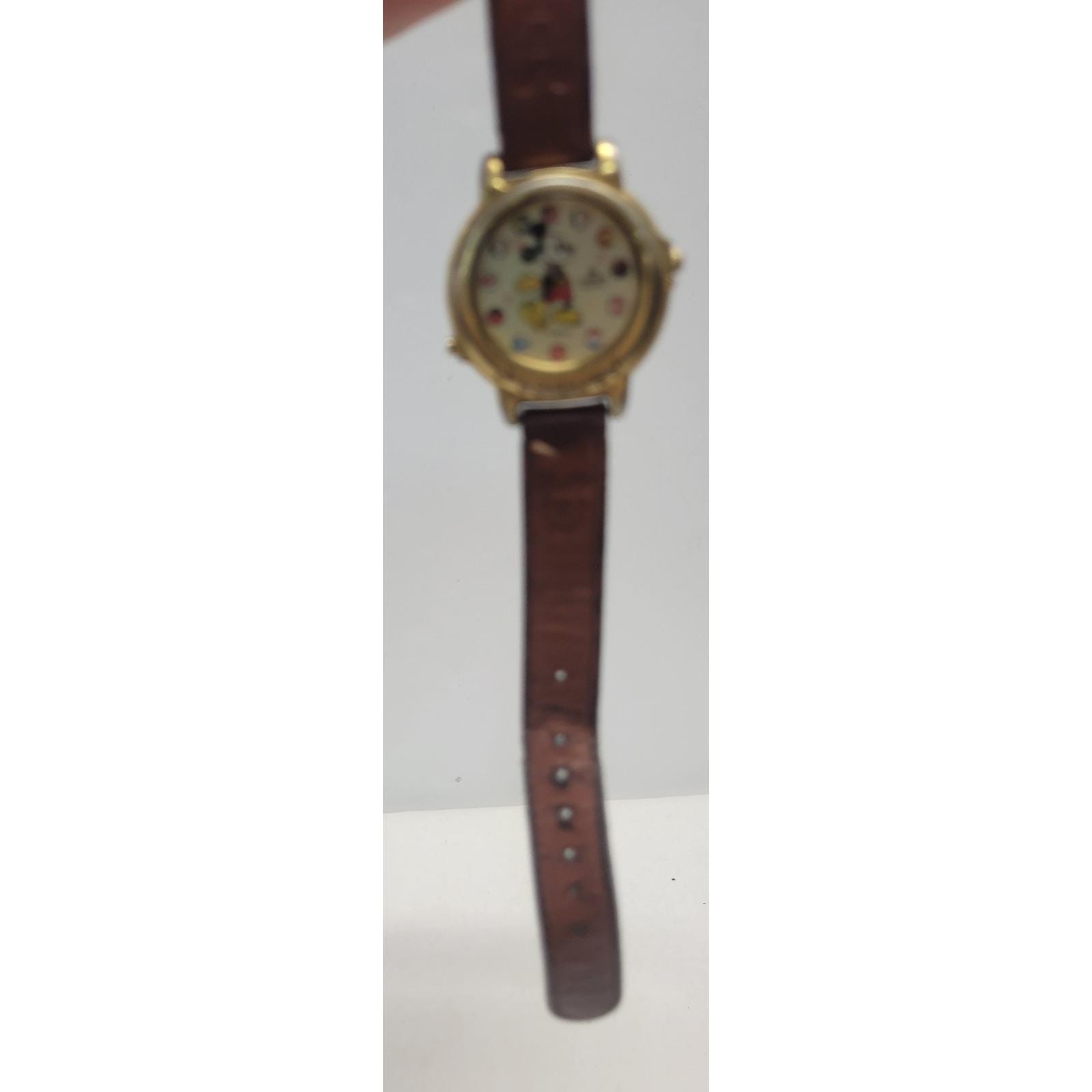 LORUS DISNEY MICKEY MOUSE BLACK DIAL GOLD TONE QUARTZ WATCH LEATHER STRAP NWT‎ Vintage LORUS Mickey Mouse Bowtie Wristwatch Quartz Movement  main image 3